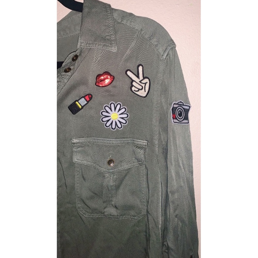 Dark green shirt with cute patches on the shoulder - Picture 2 of 2